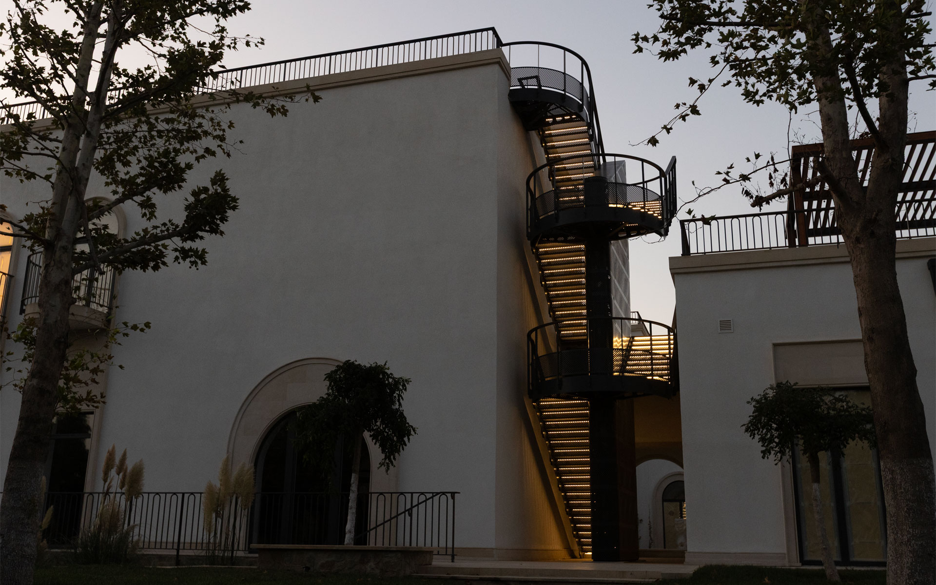 Escalera Arquitectónica · Proyectos a Medida - IDEA.AZ