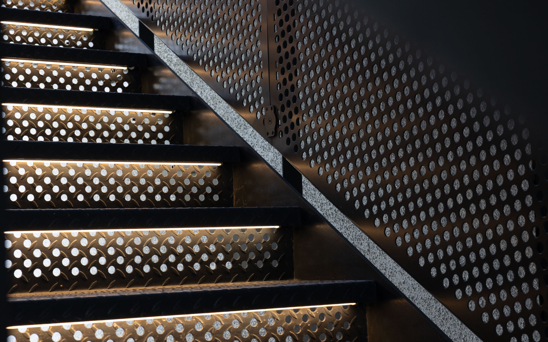 Escalera Arquitectónica · Proyectos a Medida - IDEA.AZ