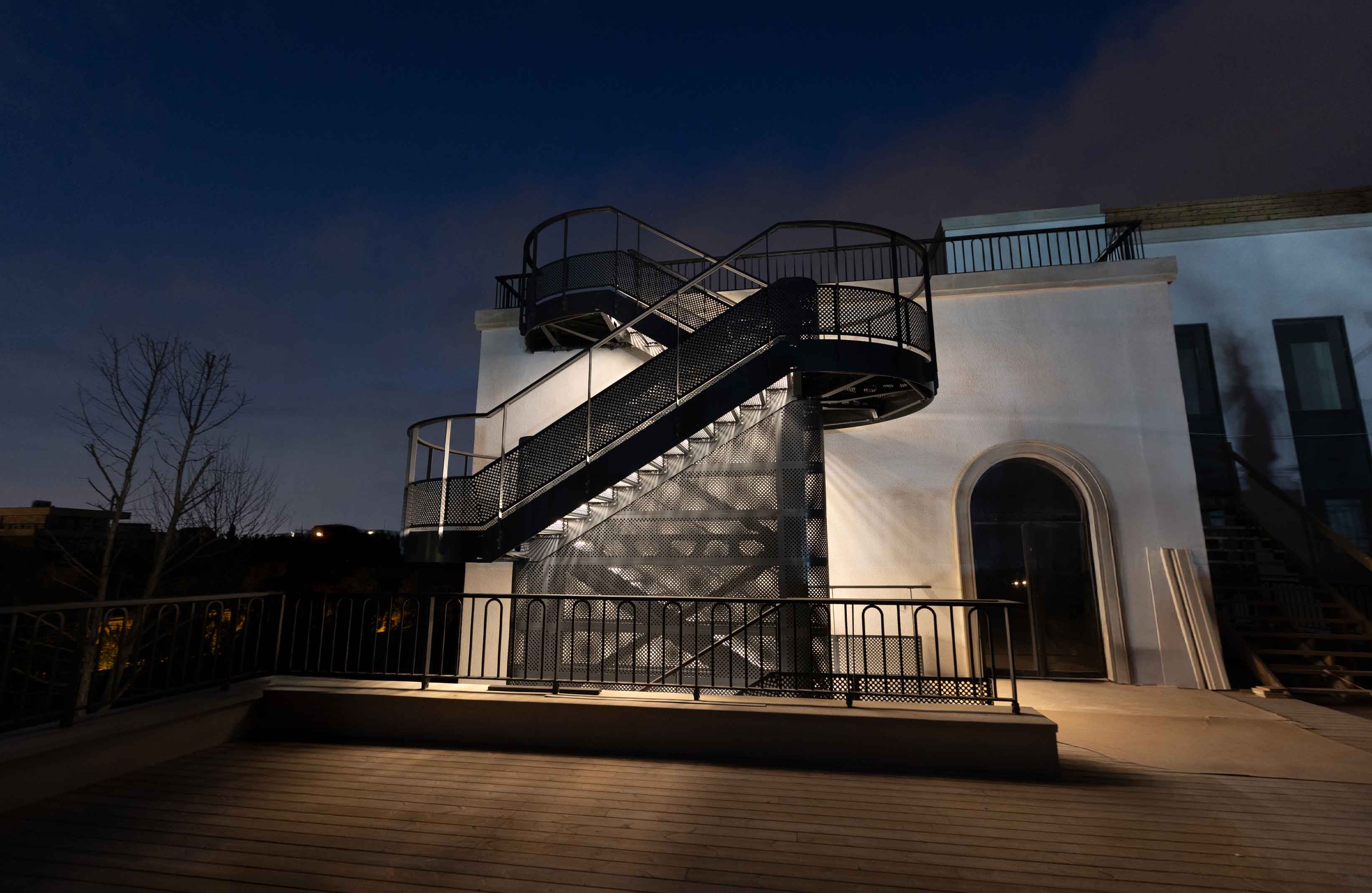 Escalera Arquitectónica · Proyectos a Medida - IDEA.AZ