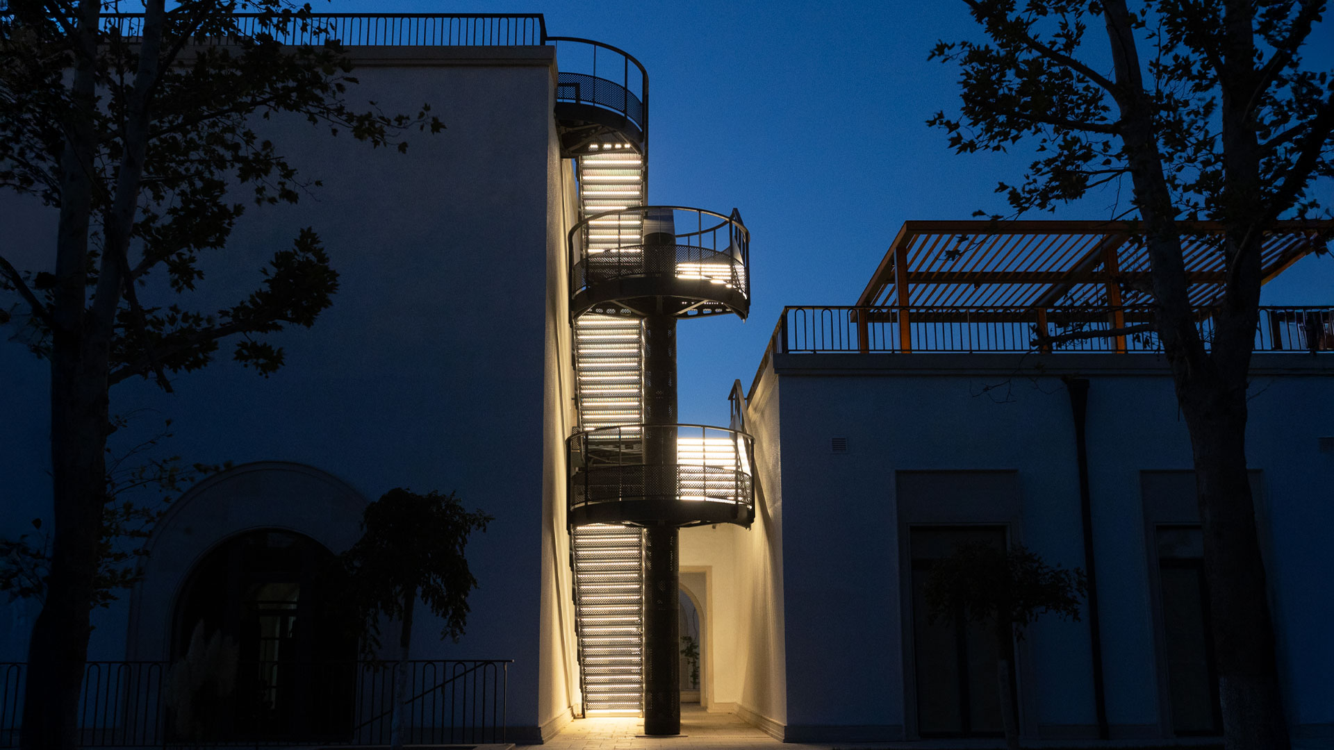 Escalera Arquitectónica · Proyectos a Medida - IDEA.AZ