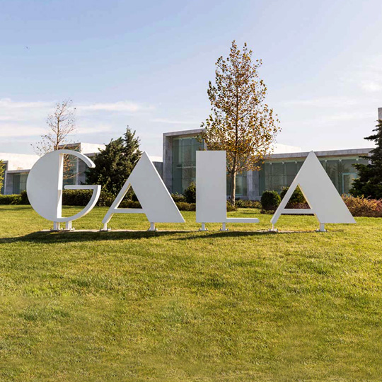 GALA Shopping Village · Signs & Letters - IDEA.AZ