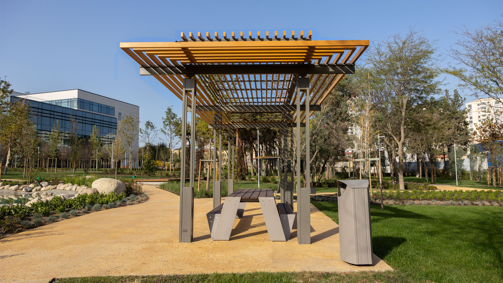 La Defense Slim · La Defense Collection - IDEA.AZ