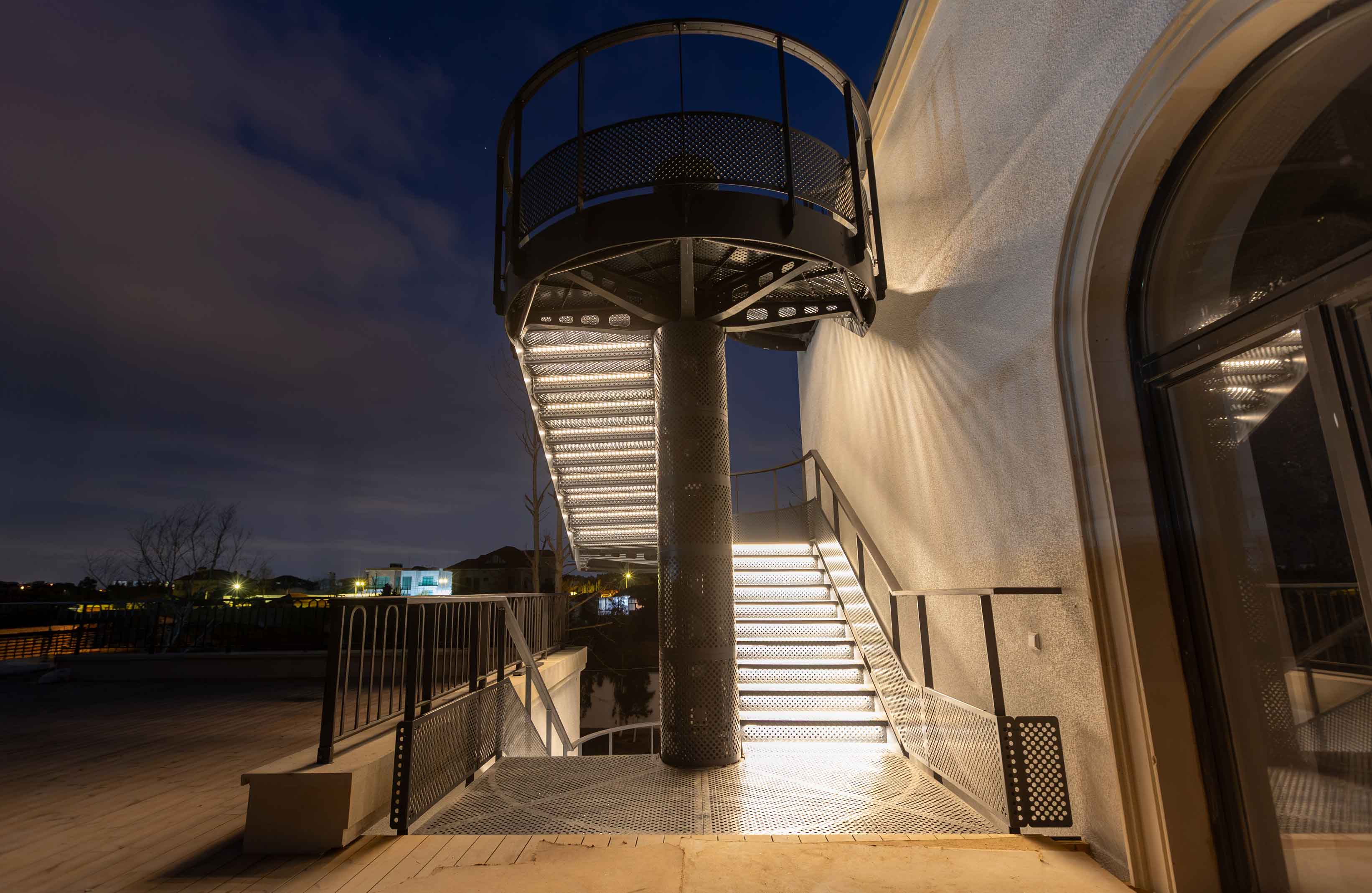 Escalera Arquitectónica · Proyectos a Medida - IDEA.AZ