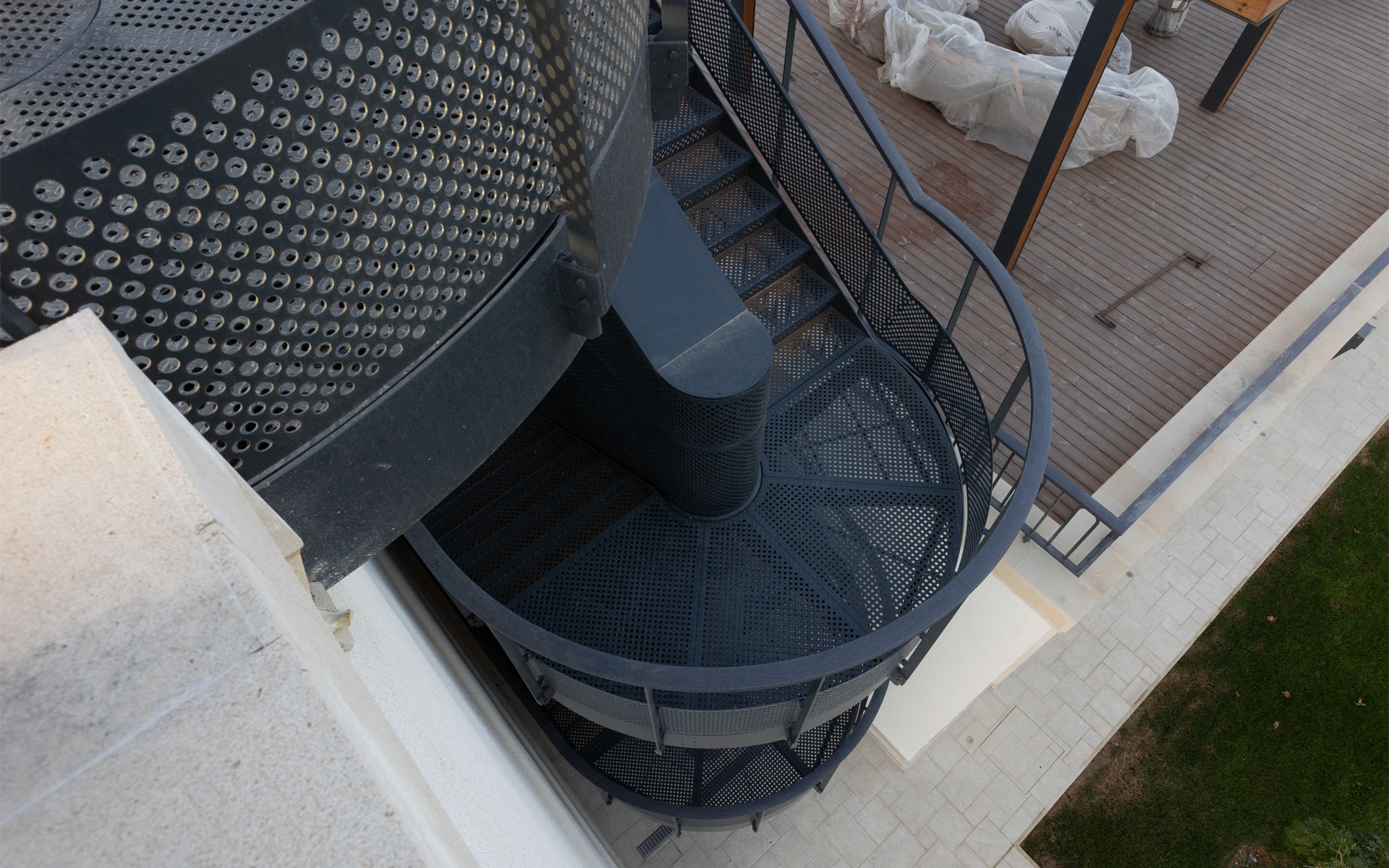 Escalera Arquitectónica · Proyectos a Medida - IDEA.AZ