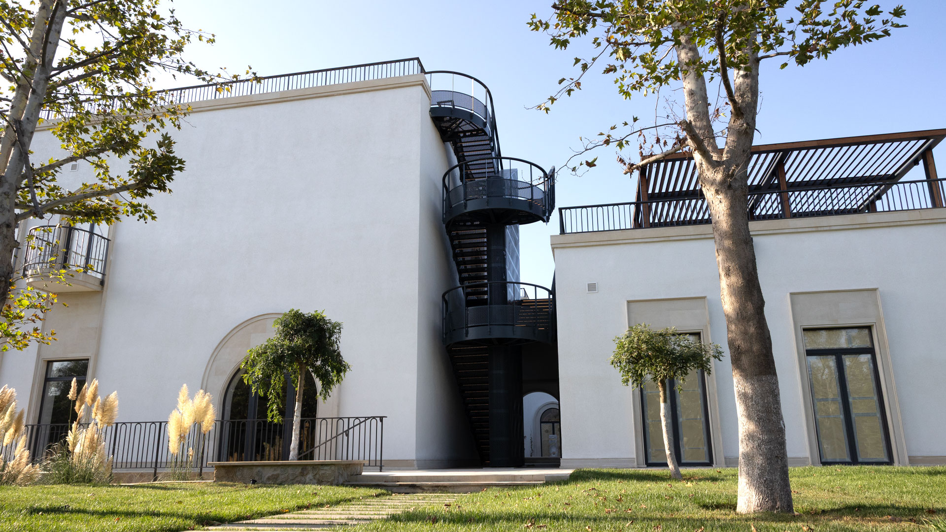 Escalera Arquitectónica · Proyectos a Medida - IDEA.AZ