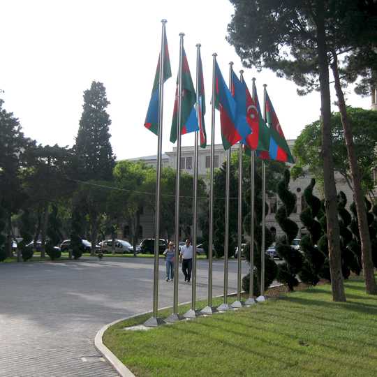 Baku Business Center · Astas de bandera - IDEA.AZ