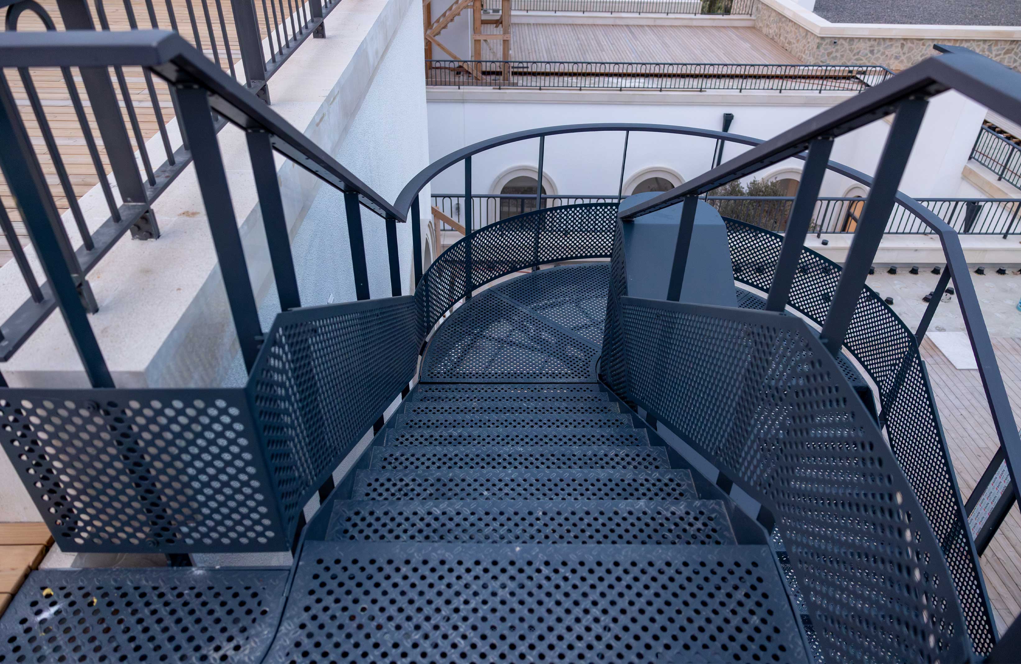 Escalera Arquitectónica · Proyectos a Medida - IDEA.AZ