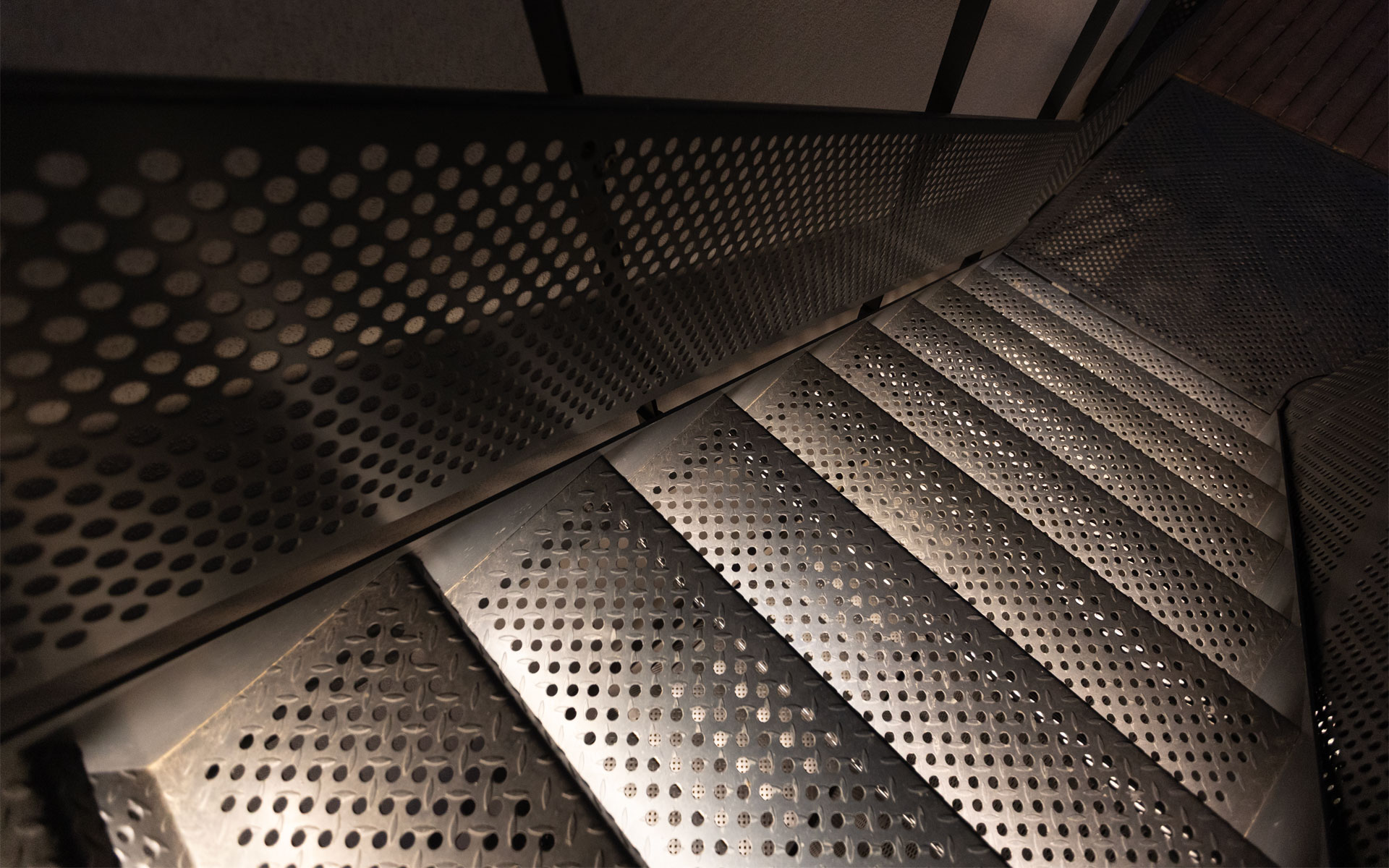 Escalera Arquitectónica · Proyectos a Medida - IDEA.AZ