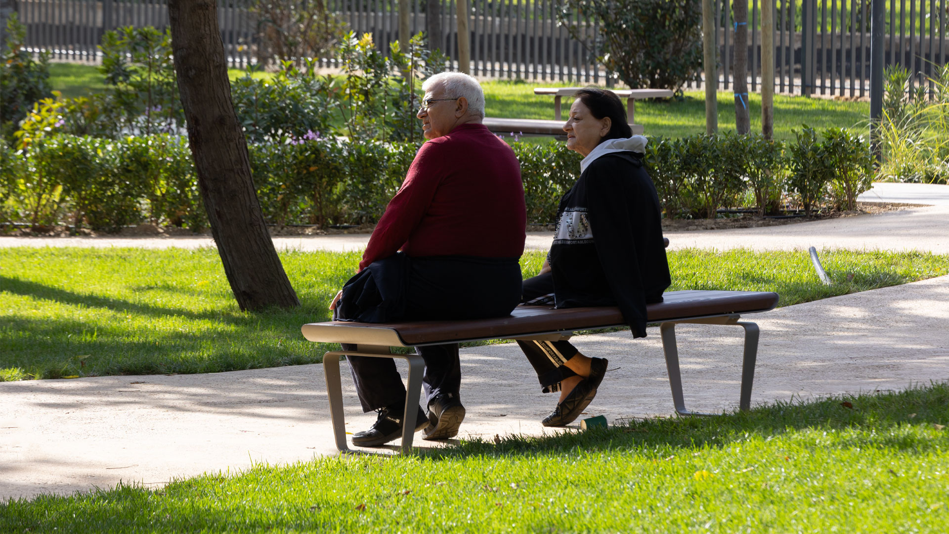 Plain Bench with coffee Stand · Bancos - IDEA.AZ
