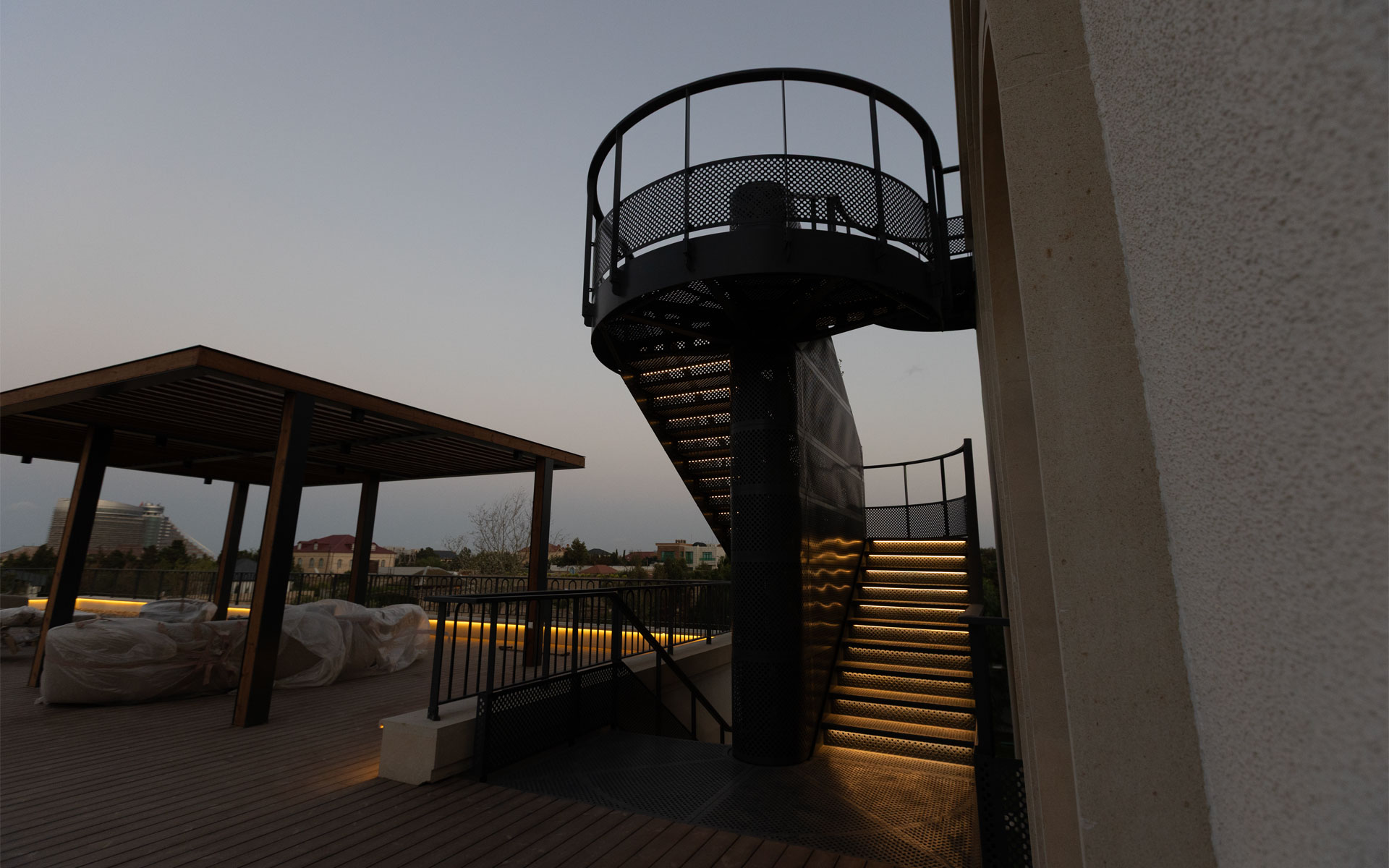 Escalera Arquitectónica · Proyectos a Medida - IDEA.AZ
