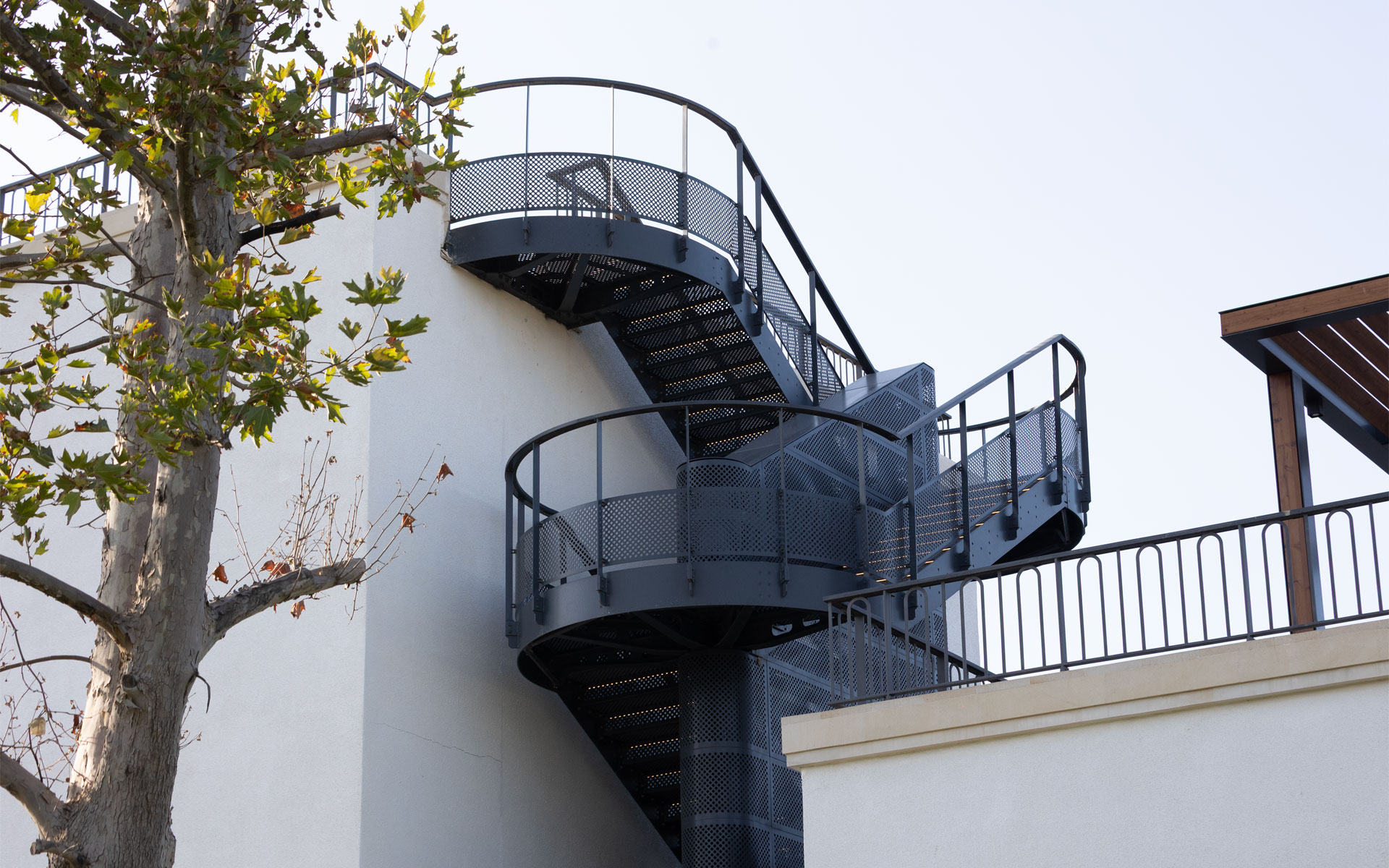 Escalera Arquitectónica · Proyectos a Medida - IDEA.AZ