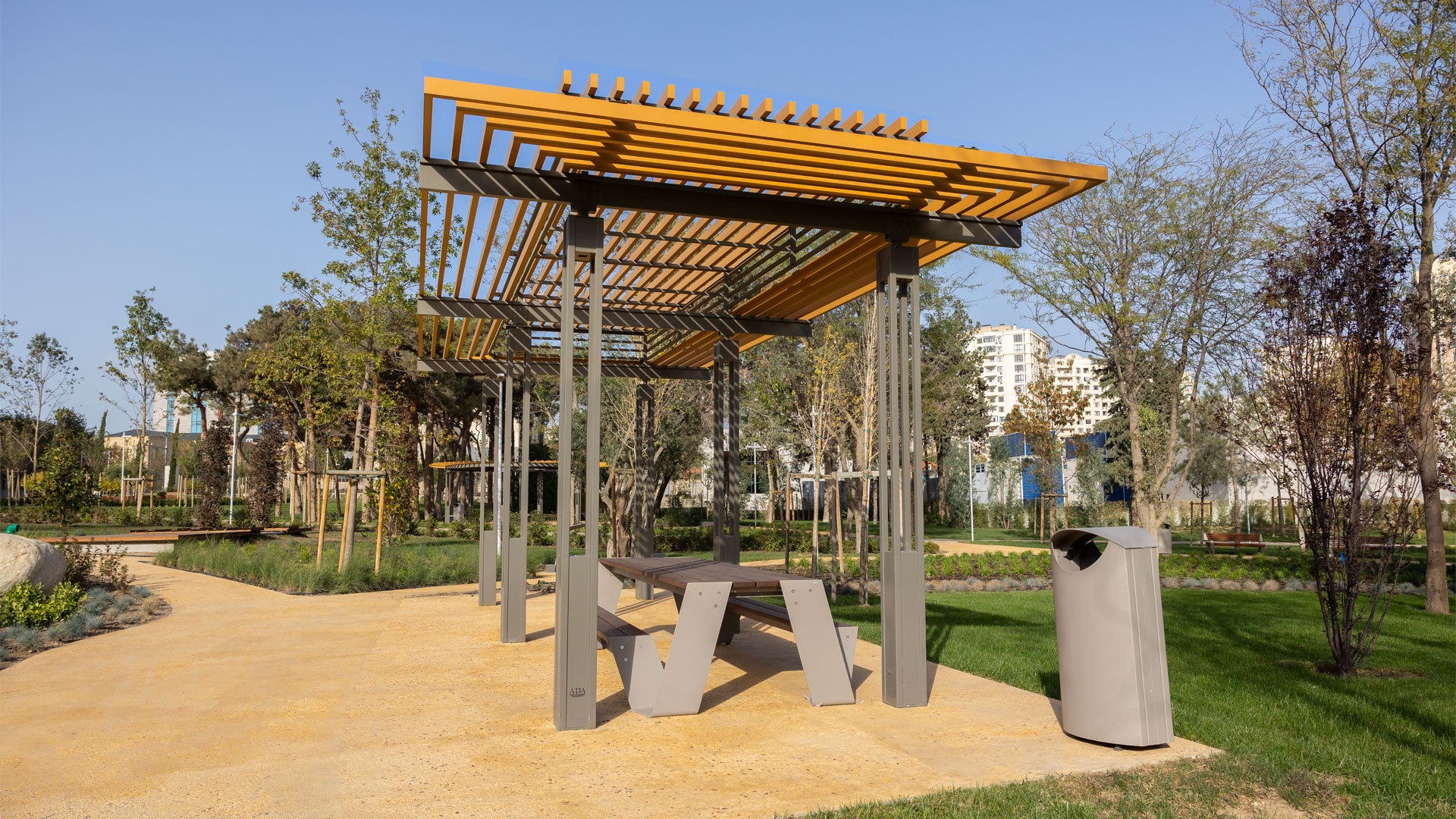 La Defense Slim · La Defense Collection - IDEA.AZ